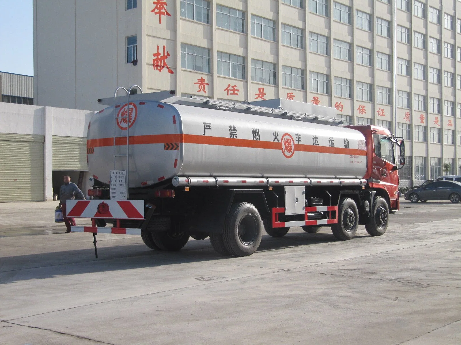 Chemical Truck Factory Direct Fuel Tank Truck 6X2 Dongfeng Oil Tankwagen Dimension Kraftstoff Transport Lkw