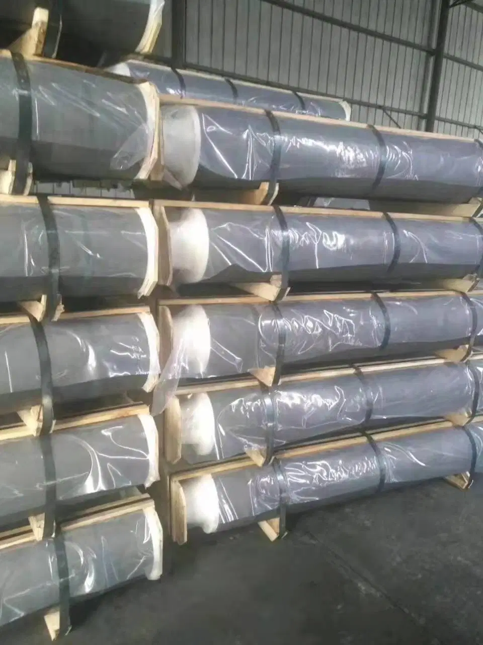 China Manufacturer High Carbon UHP 550mm Graphite Electrode Hot Sale Products