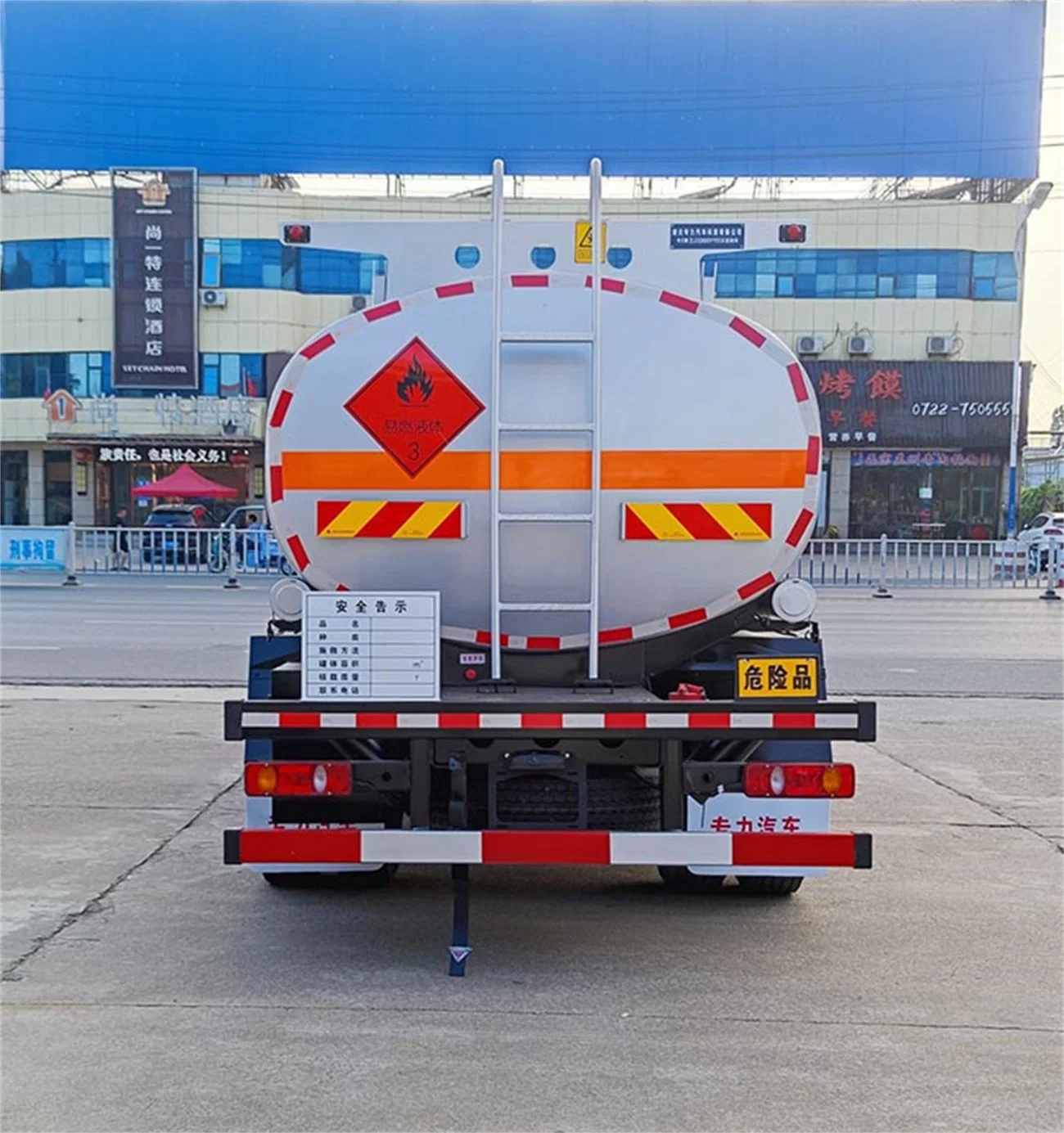 Dongfeng 6X2 Super Large Capacity 20000-25000ldiesel Gasoline Transport Oil Tank Truck