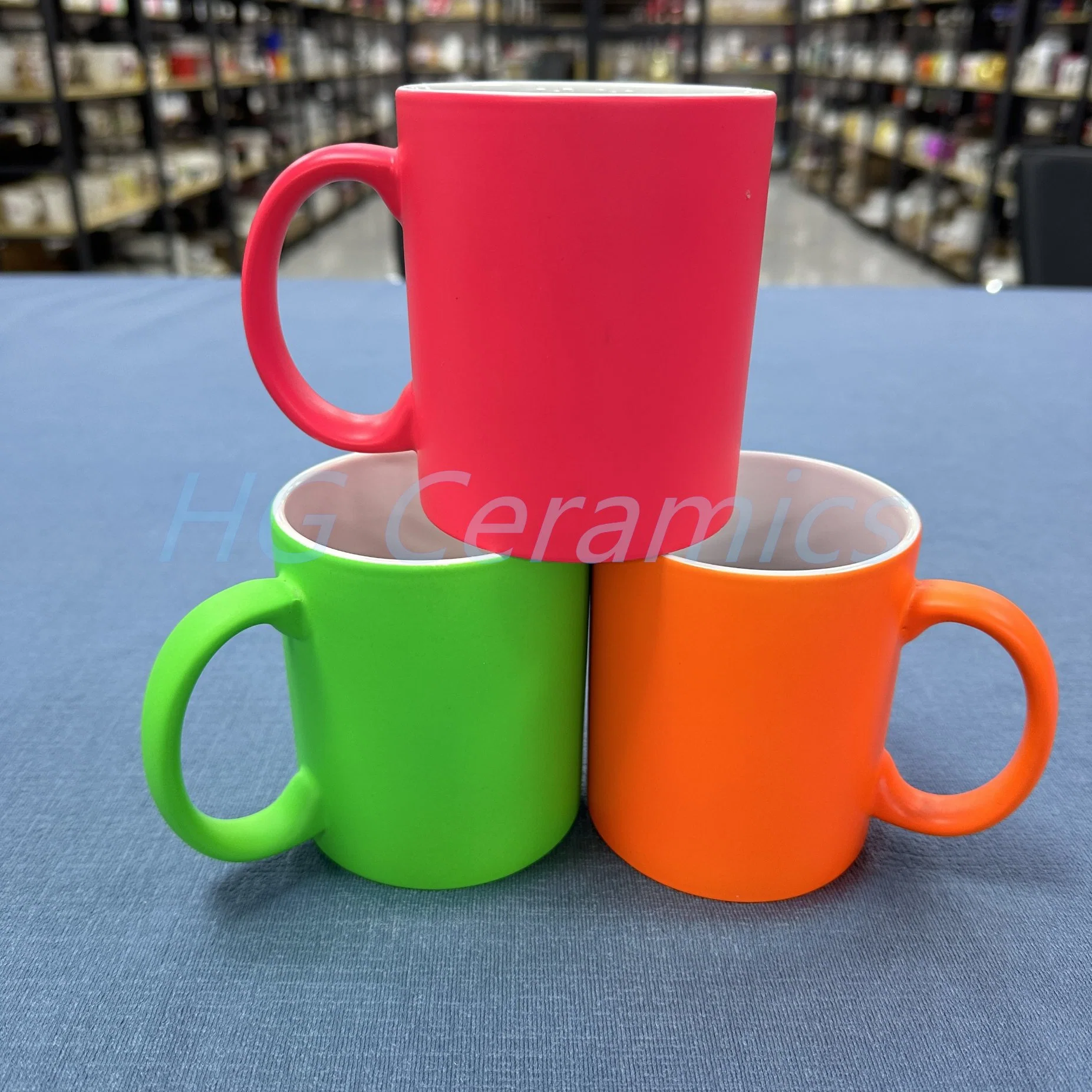 Precio de fábrica Fluorescent Sublimation Neon Color Mango tazas de café para Promoción Regalo