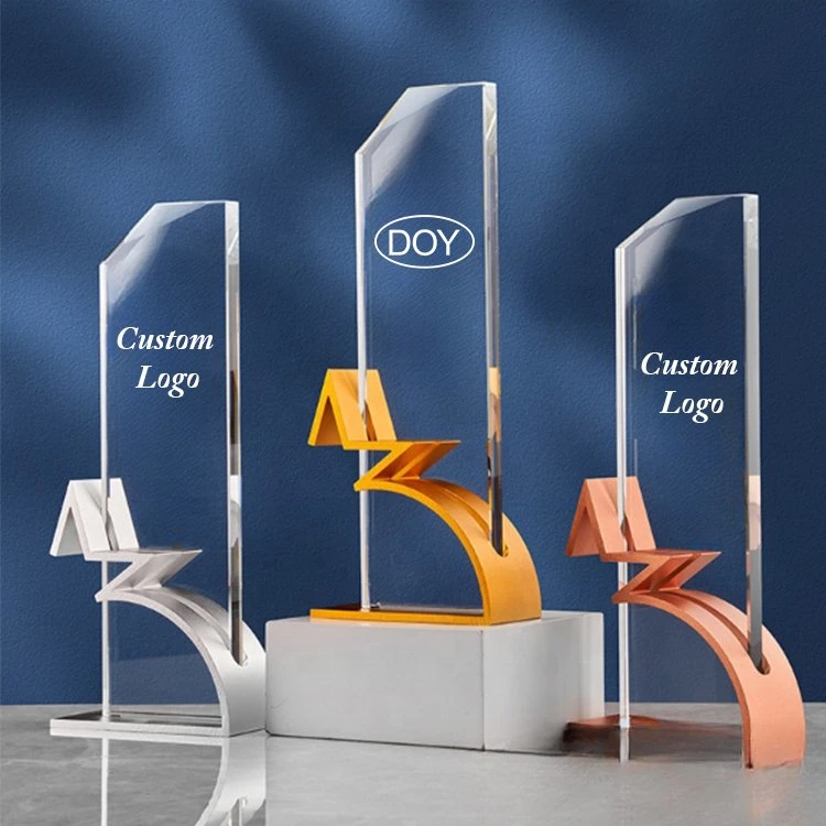 Lieferant Custom Brand Name Logo Crystal Trophy Business Award mit Metallsockel