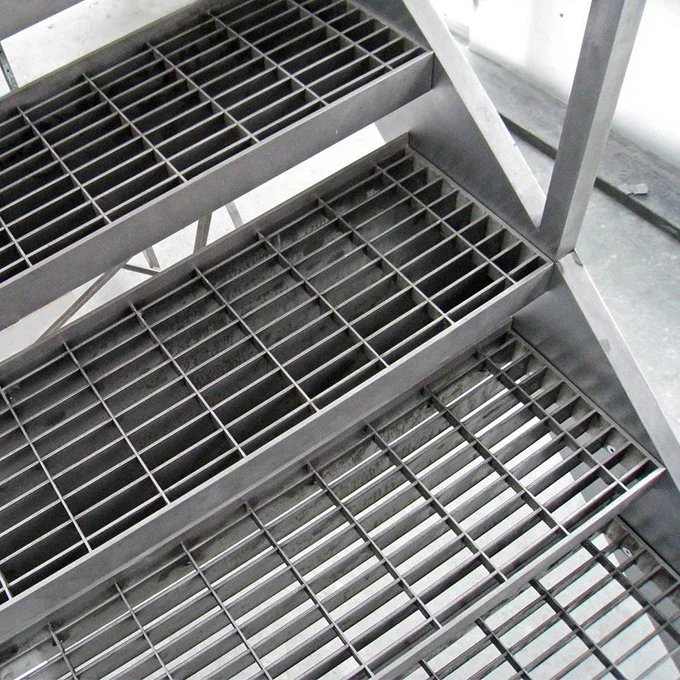 Estructura de acero ligero barra plana soldada rejilla de acero para potencia Plataforma de la estación Perforated Metal Walkway Industrial Walkways