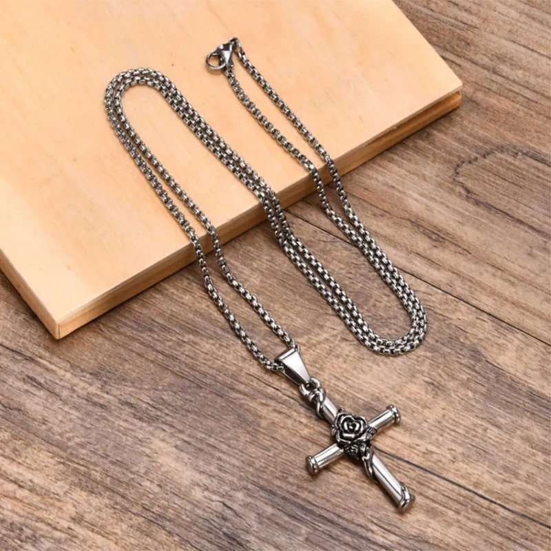 Exquisite Polishing Cross -Rack Colgante Colgante Titanium Steel Couple Collar Colgante de regalo de joyas