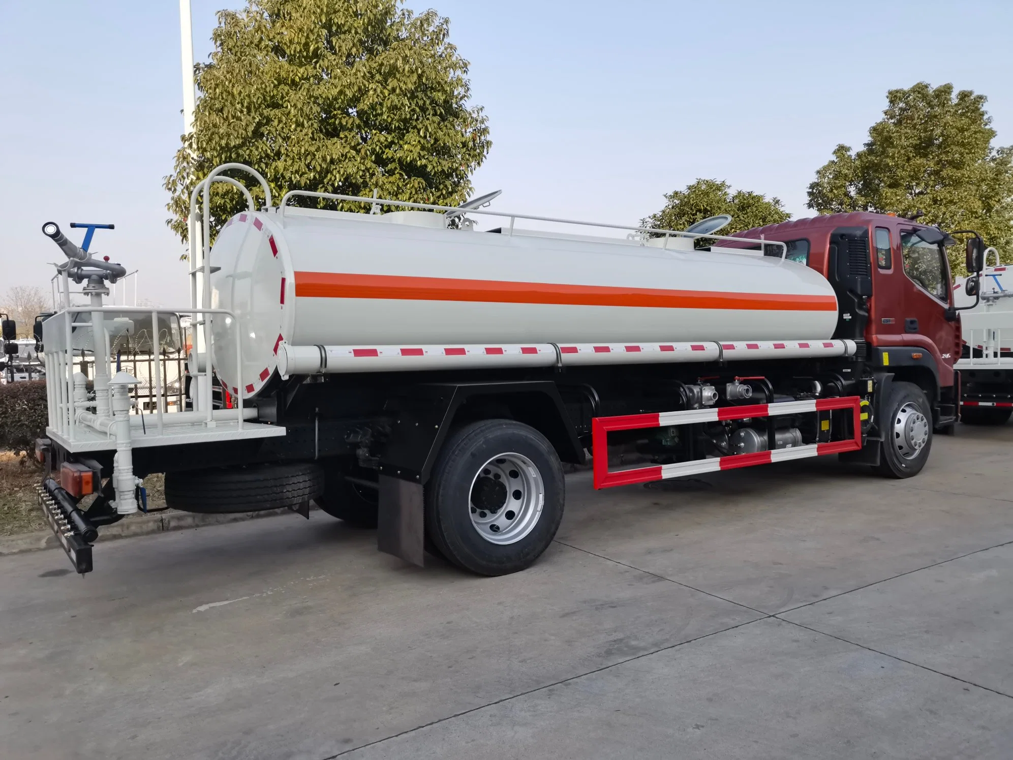 Camión cisterna de agua especial 4X2 Carro de riego de rociadores de transporte de camiones tanque de agua pulverizada