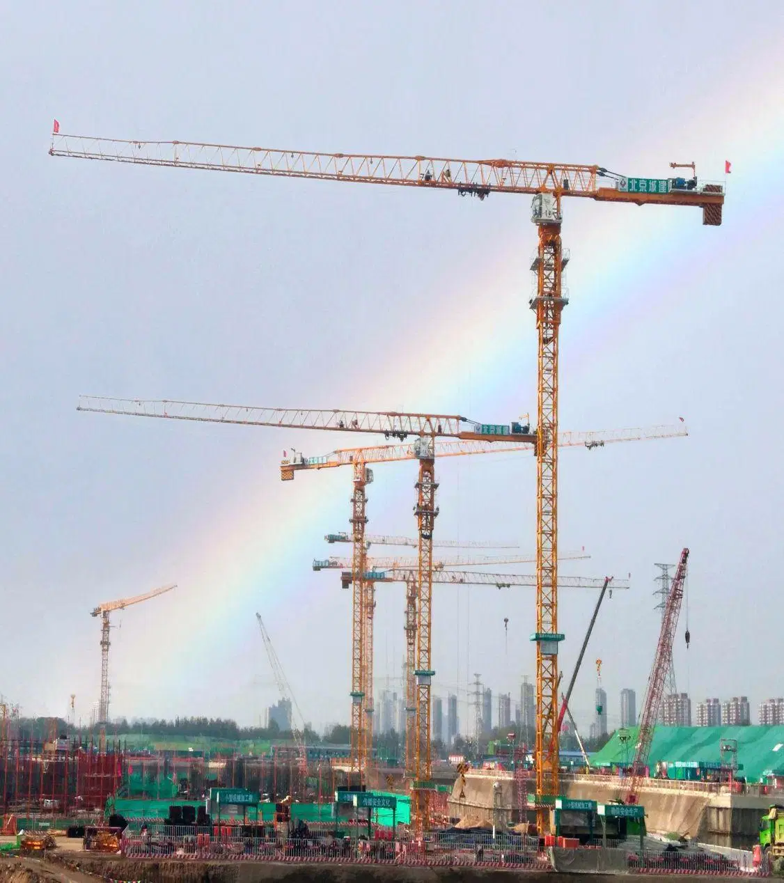 Fabricado na China Tower Crane Construction Crane Construction Machinery Flat Guindaste de torre superior de 32 t.