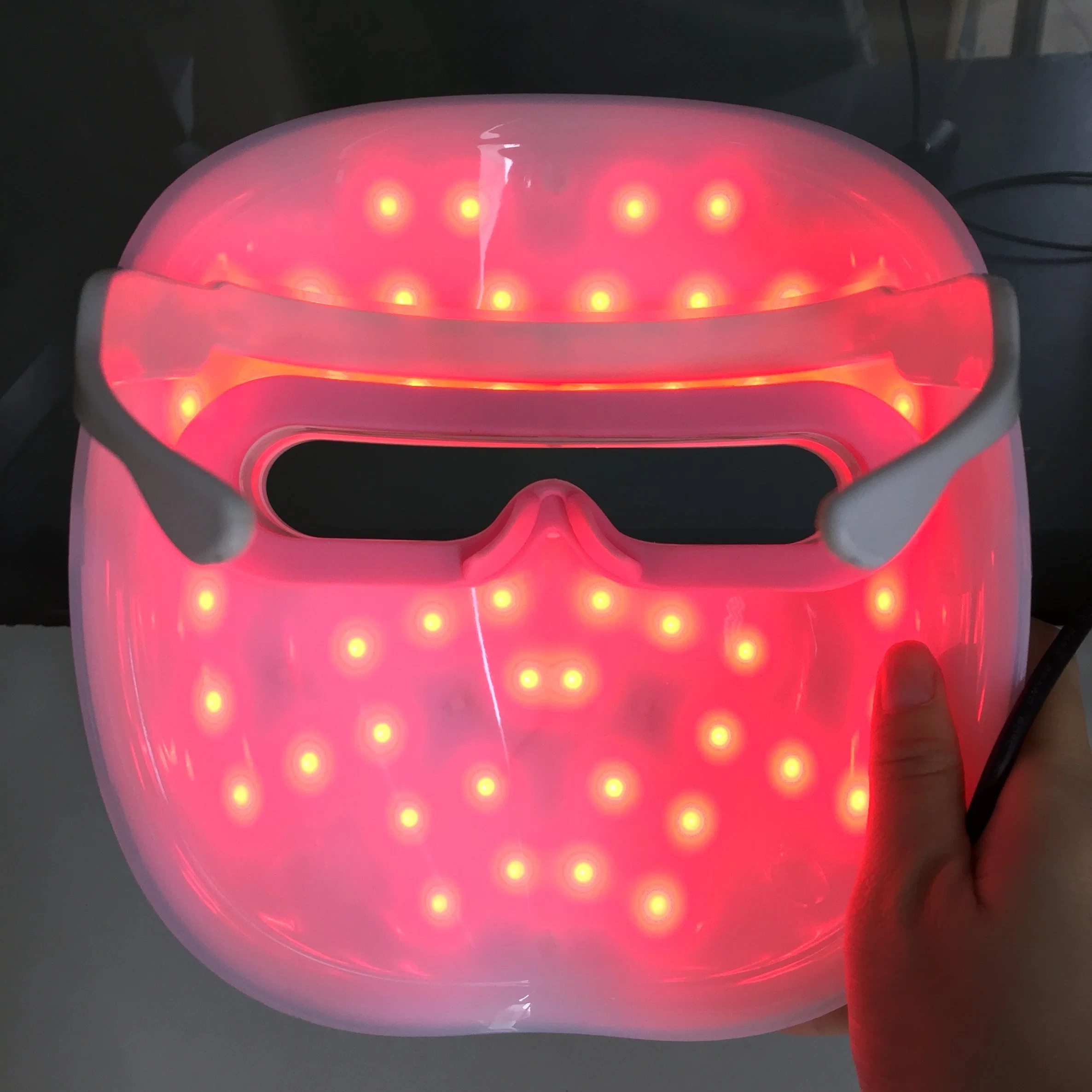 Batterie rechargeable 7 couleurs Rajeunissement de la peau PDT Masque facial à LED