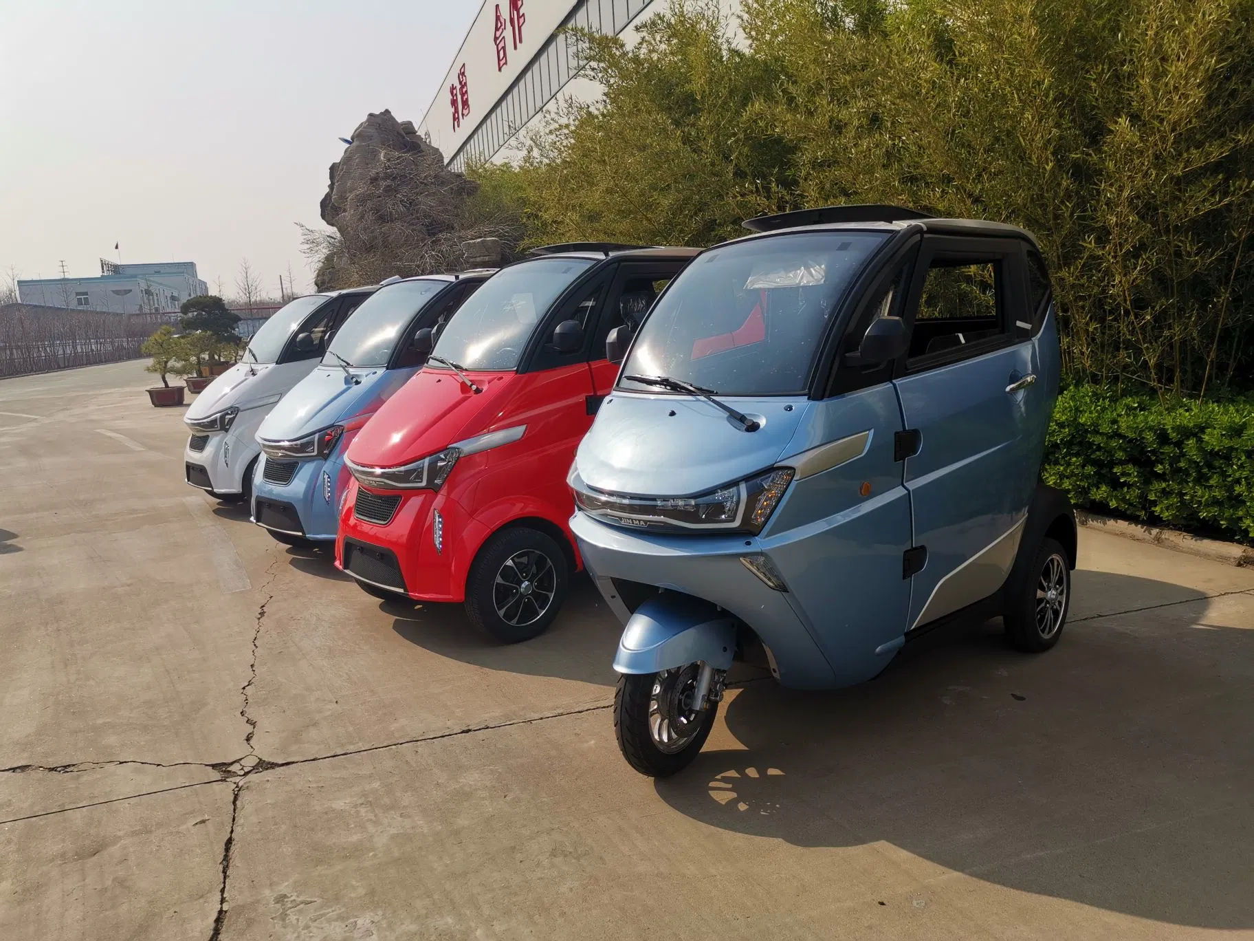 Tres ruedas eléctrica de dos puertas paso Scooter