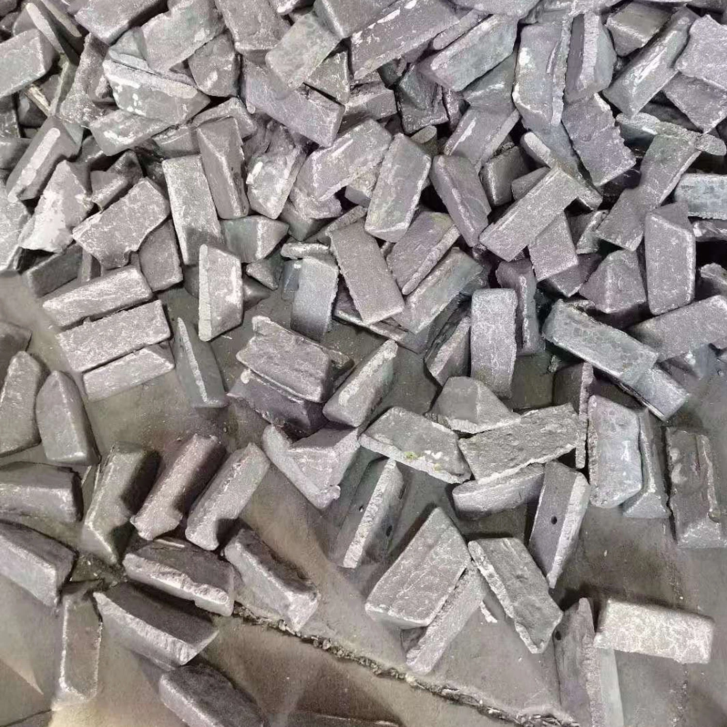 معدن أرضي نادر من معدن اللوي Mischmetal LA-CE مختلط