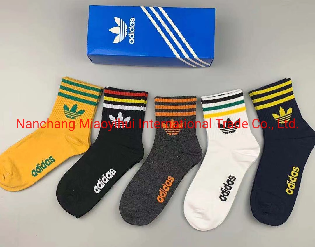 Wholesale Low Price Unisex Cotton Socks Custom Logo Toe Sock Men and Women Nice Quality Stockings Comfortable Crew Socks