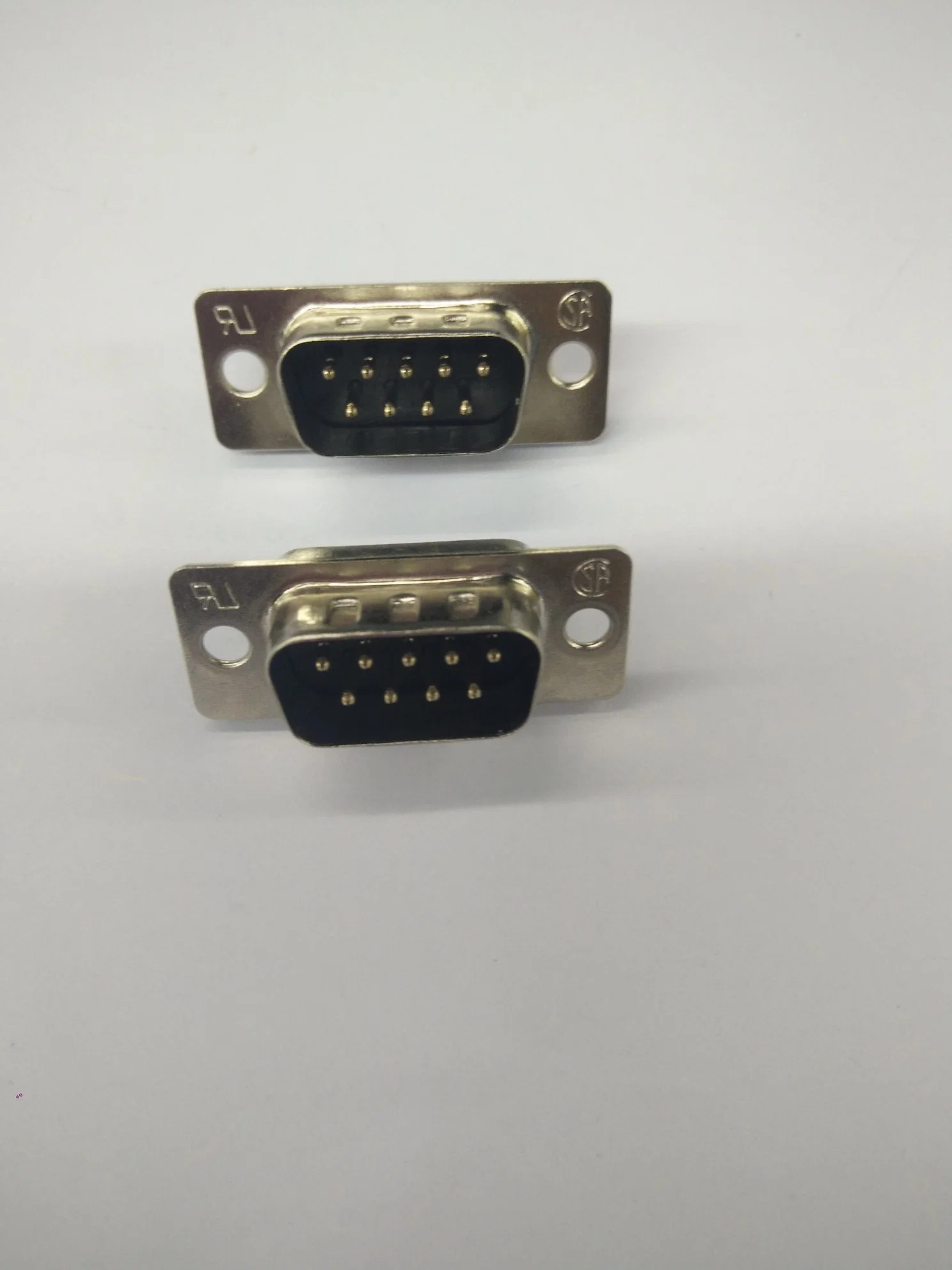 9 Pin ISO Standard Solder D-SUB Plug Supplier with Fish Spear