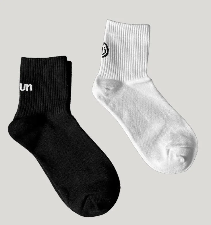 Wholesale/Supplier Cotton Unisex White Black Pure Color Socks Custom Logo Sports Socks