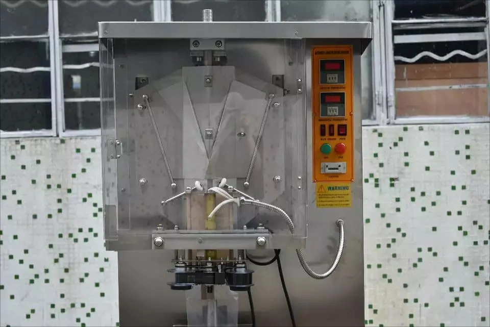 Automatic Vertical 200ml Juice Drinking Water Sachet Liquid Filling Sealing Packing Machine