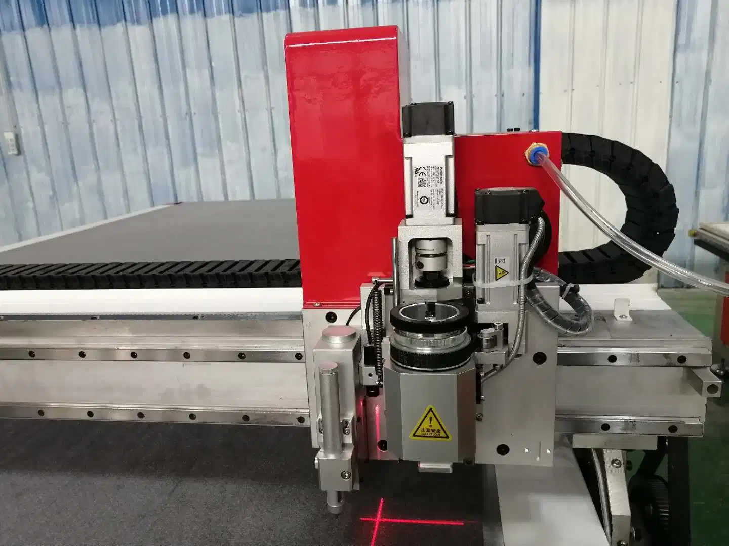 China Jinan CNC Máquina de corte de cuchilla tangencial oscilante con Plotter Textil de la máquina de tela