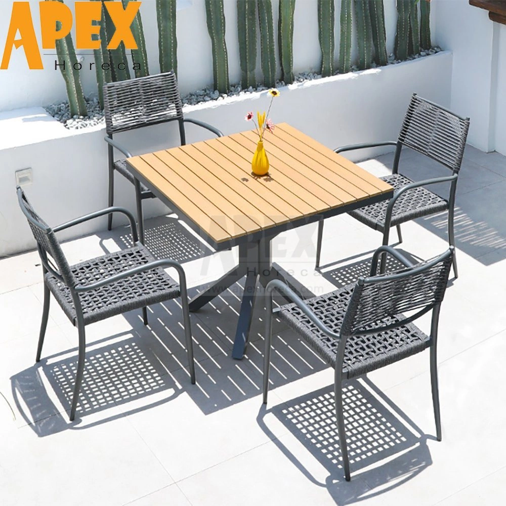 Ensemble de meubles de jardin moderne comprenant une chaise extérieure imperméable et une table à manger.