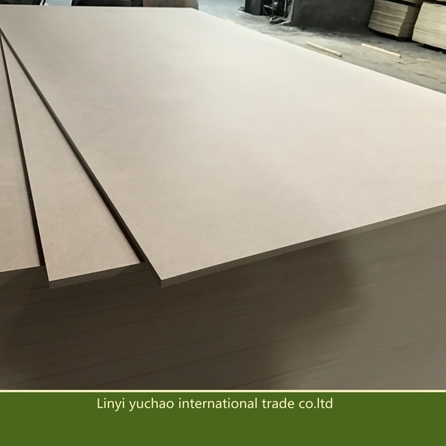 El CARB P2 Certificado normal de 12mm MDF MDF / Raw para muebles