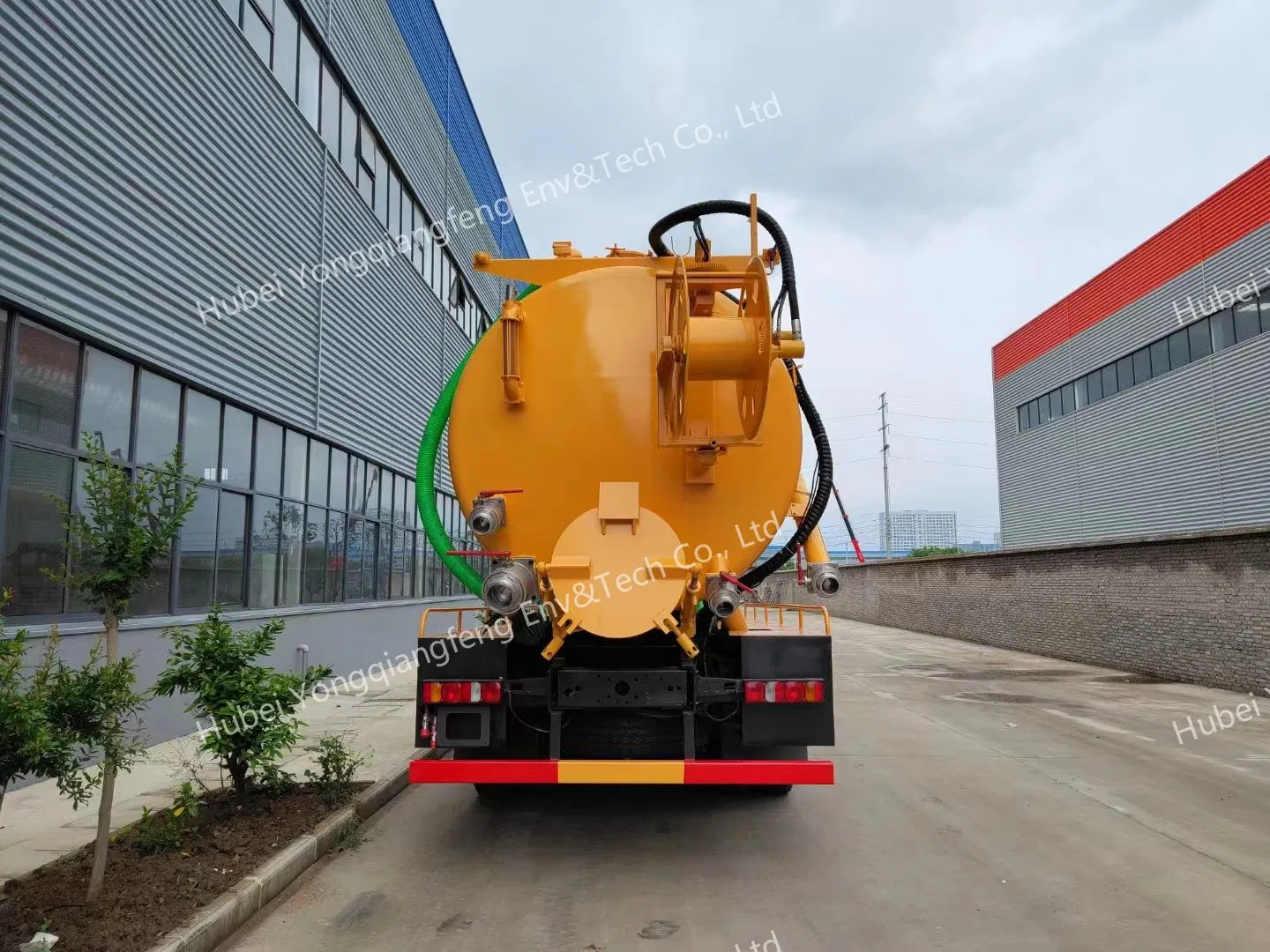 Sinotruk Shandeka 4+14 Cleaning Suction Truck Sewage Collection Truck