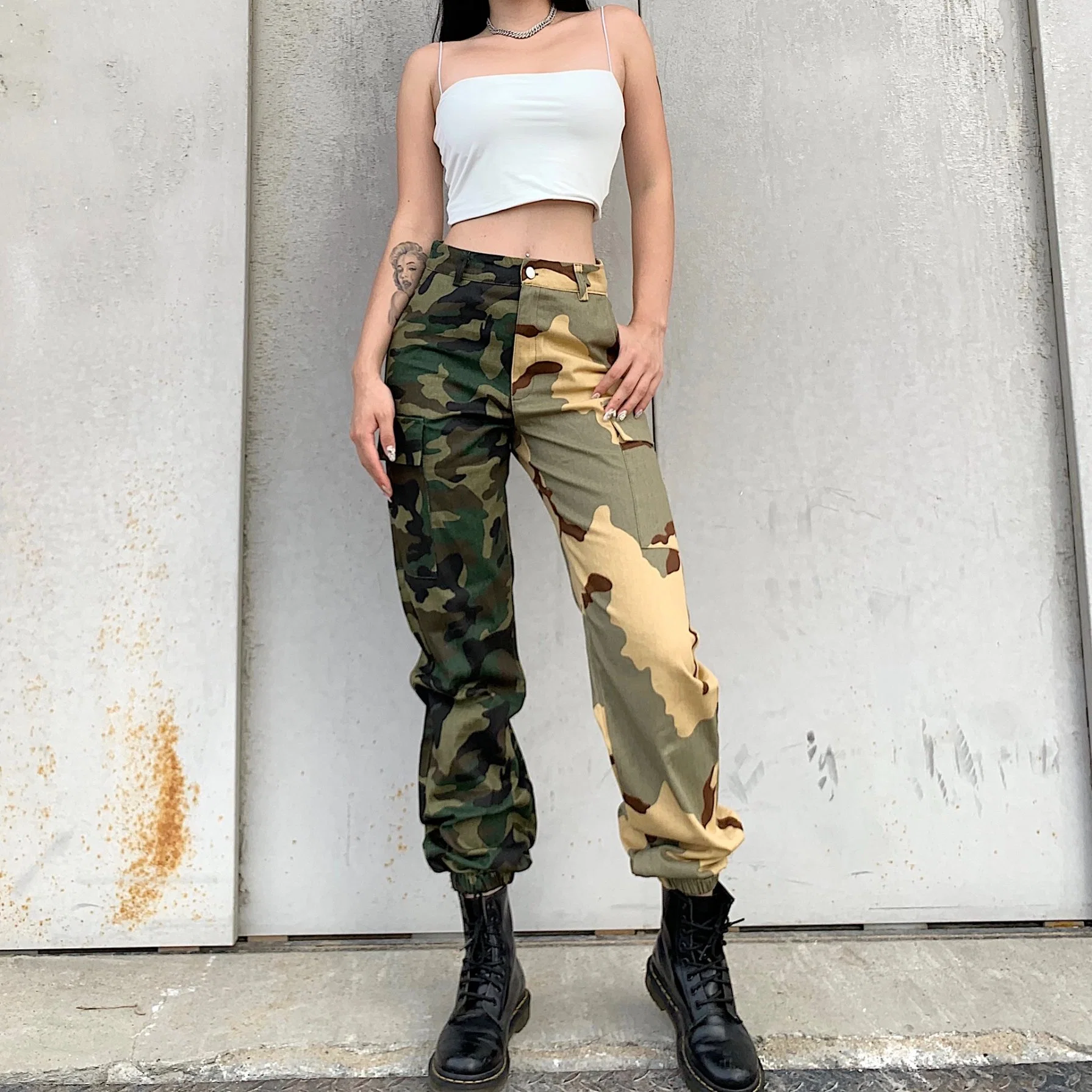 Factory Wholesale/Supplier 2022 Spring Elastic Waist Cargo Casual Woven Stitching Camo Pants for Women
