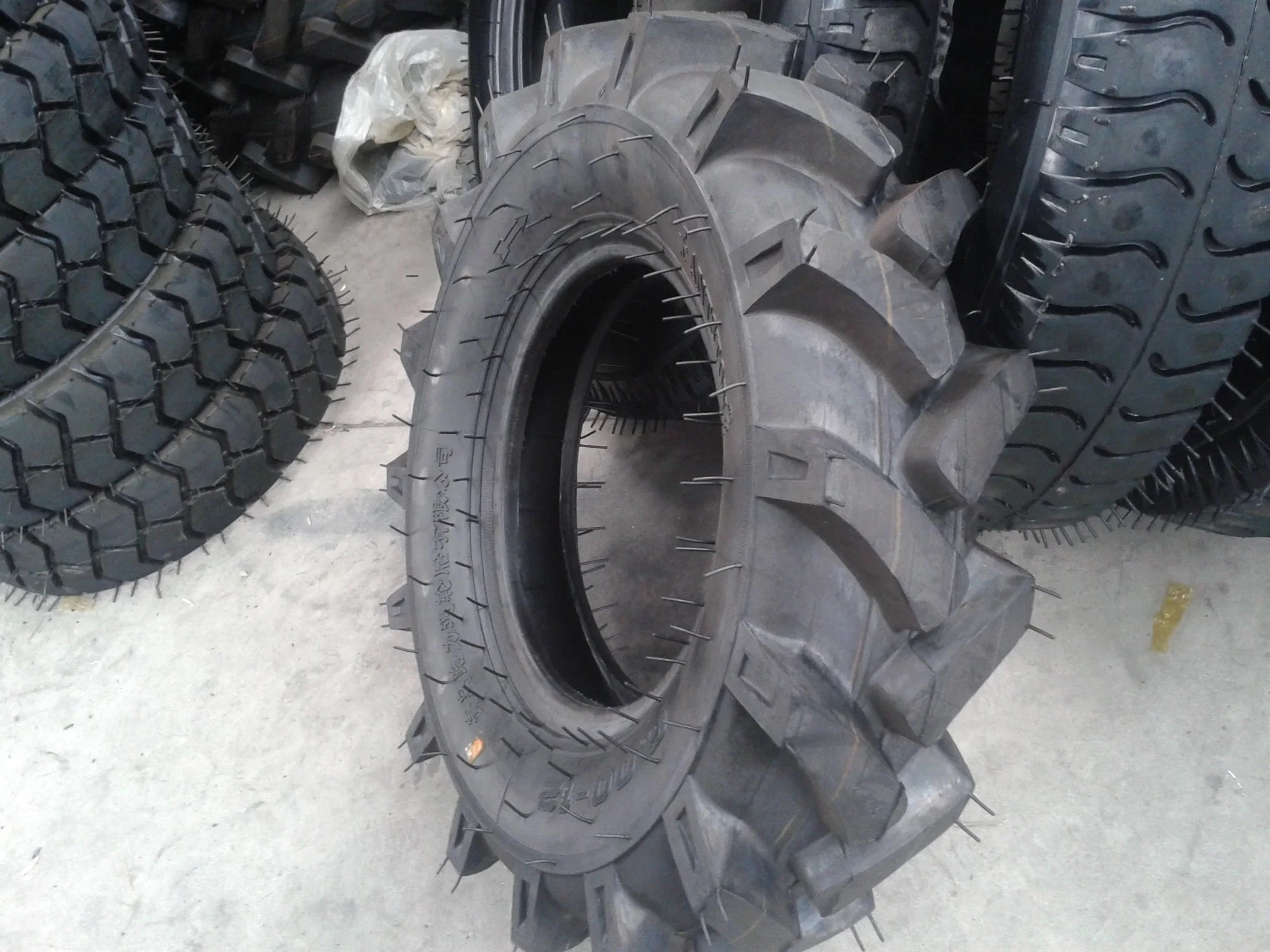 Agriculture Tire Tractor Tires R-1 Pattern 8.25-16 8.3-20 8.3-22 8.3-24 9.5-16 9.5-20 9.5-22 9.5-24 Used for Farm