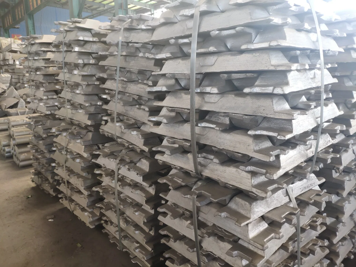 Aluminium Ingot 99.99% / 99.9% /99.7% with Factory Price