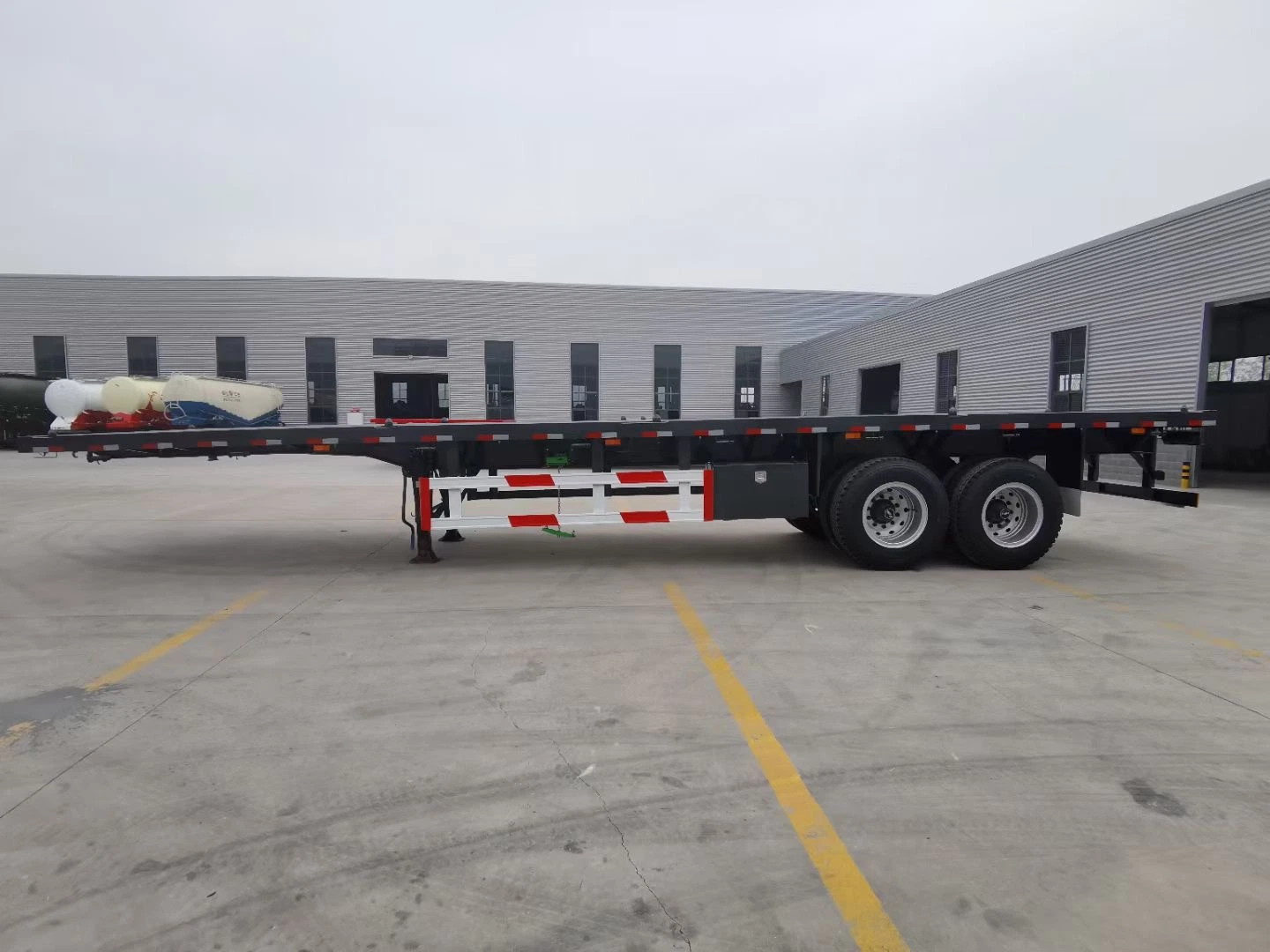 Used Truck 3 Axles 20FT Container Frame Used Flatbed Semi Trailer