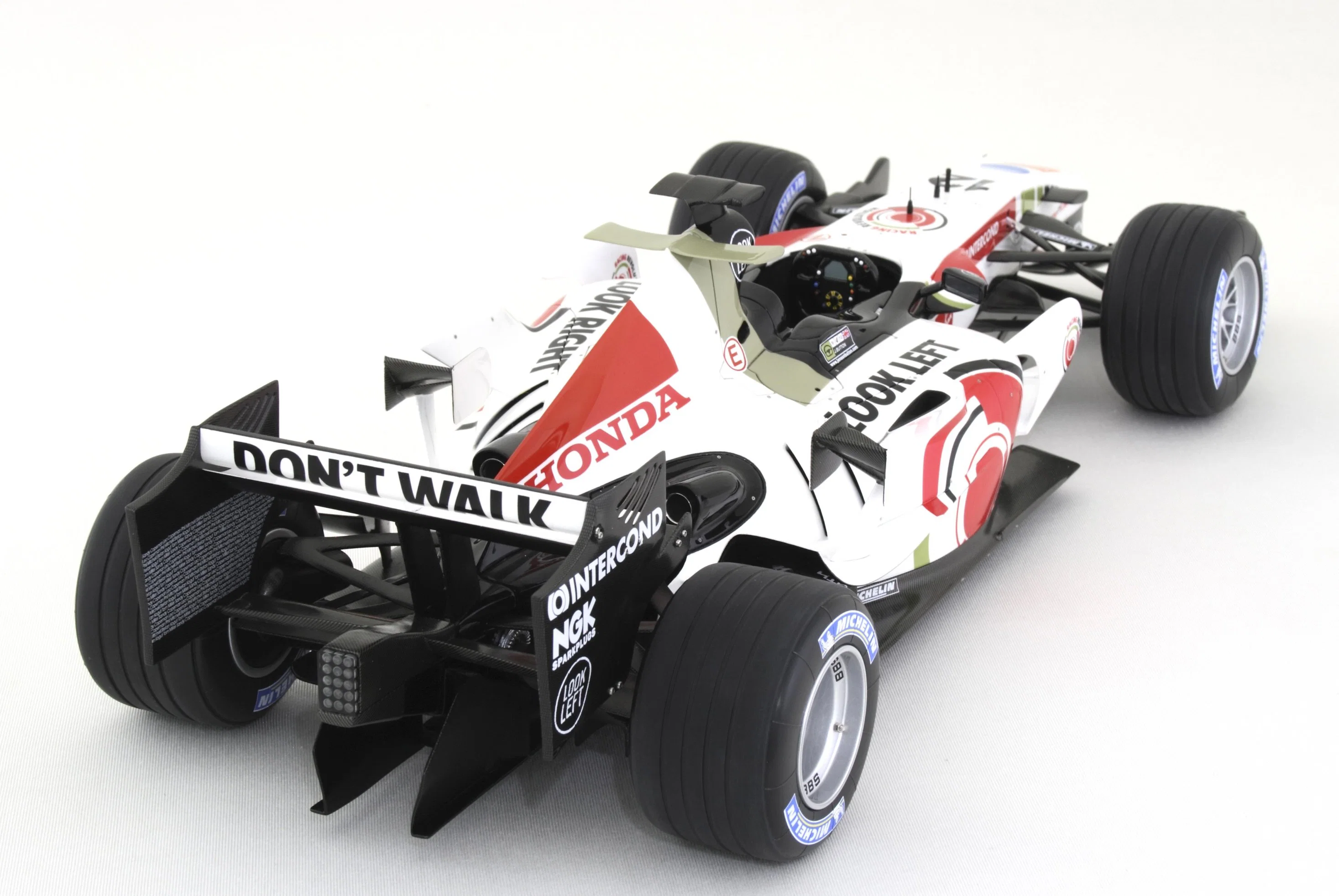 1: 8 Scale Replica of The Honda Ra106 Scale Model