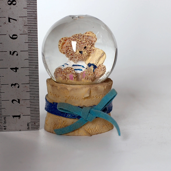 2017 New Custom 7cm Resin Bear Musical Water Snow Globe