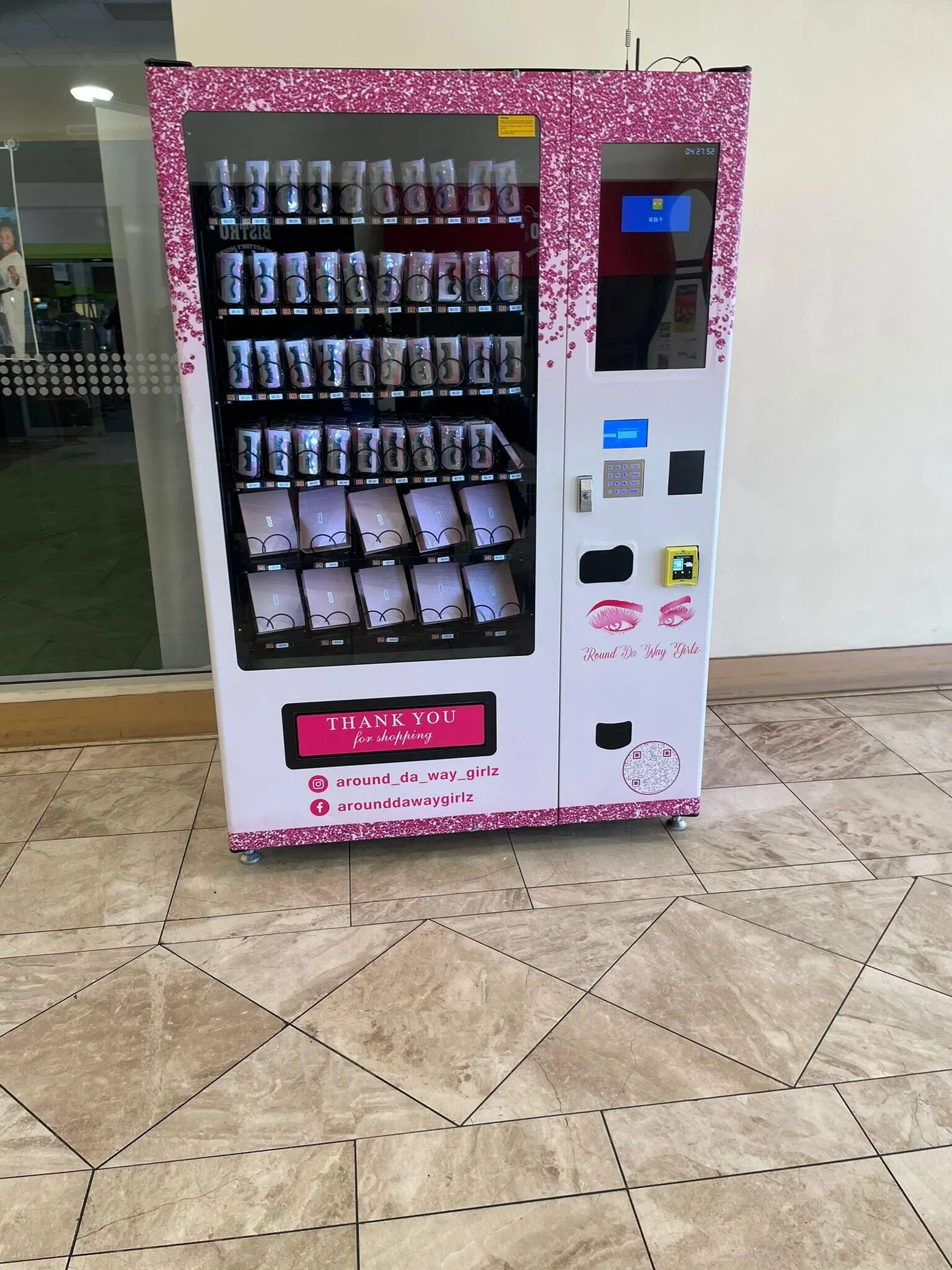 Top Vendor for Beauty Lashes Hair Makeup Vending Machine with Free Customization