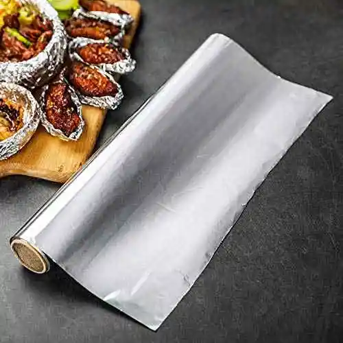 El papel de aluminio para la cocina el envasado de alimentos