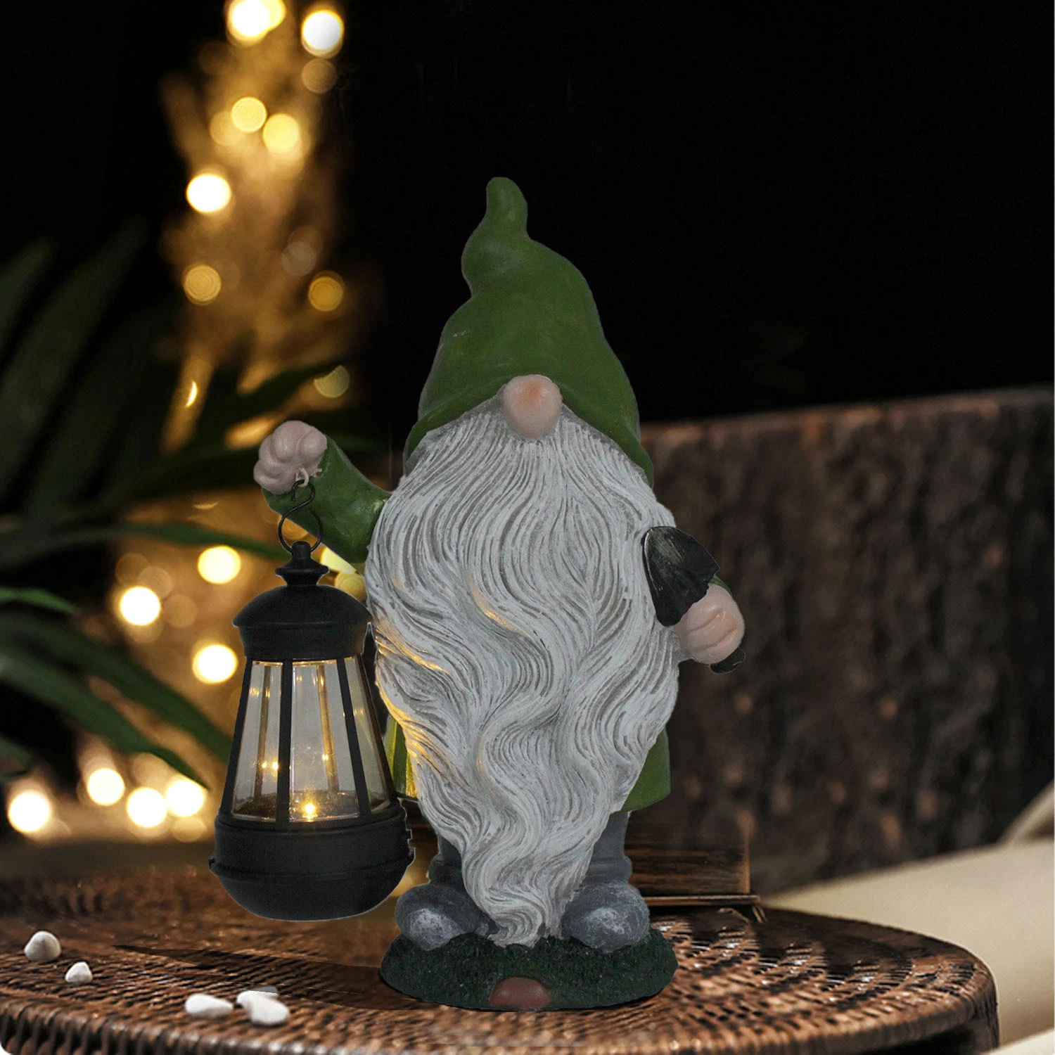 Wholesale/Supplier Solar Powered LED Poly Resin Gnome Holding Lantern and Shovel Landscape Lighting Outdoor Garden Holiday Decoration Yard Decoration