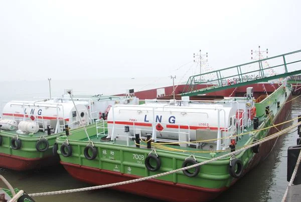 Petite Barge de fret d'alimentation de GNL en acier pour le transport des ordures des navires