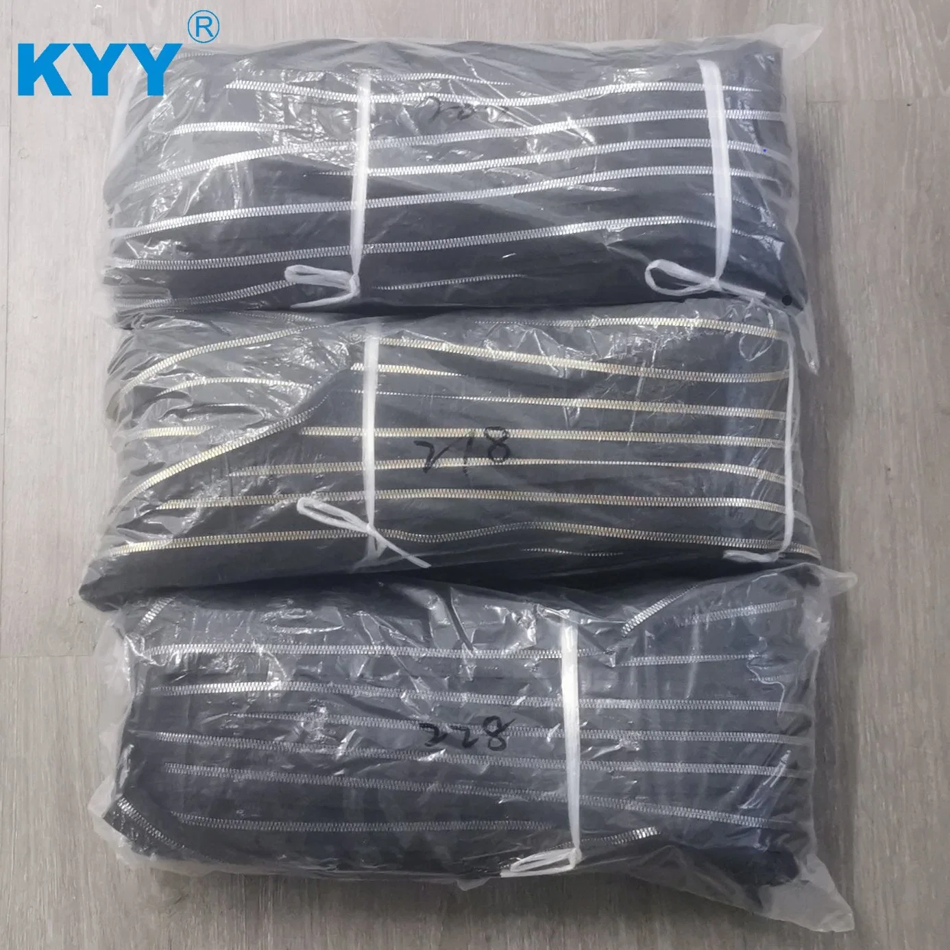 Kyy New Design Metal-Imitating Plastic Long Chain Zipper Tape Circle Zipper Plastic Roll Zipper