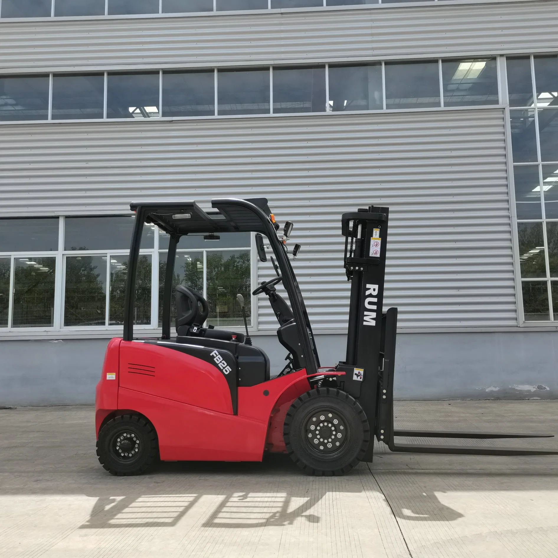 Chinese Lithium Forklift 2.5t 2500kg Forklift Battery Triple Mast