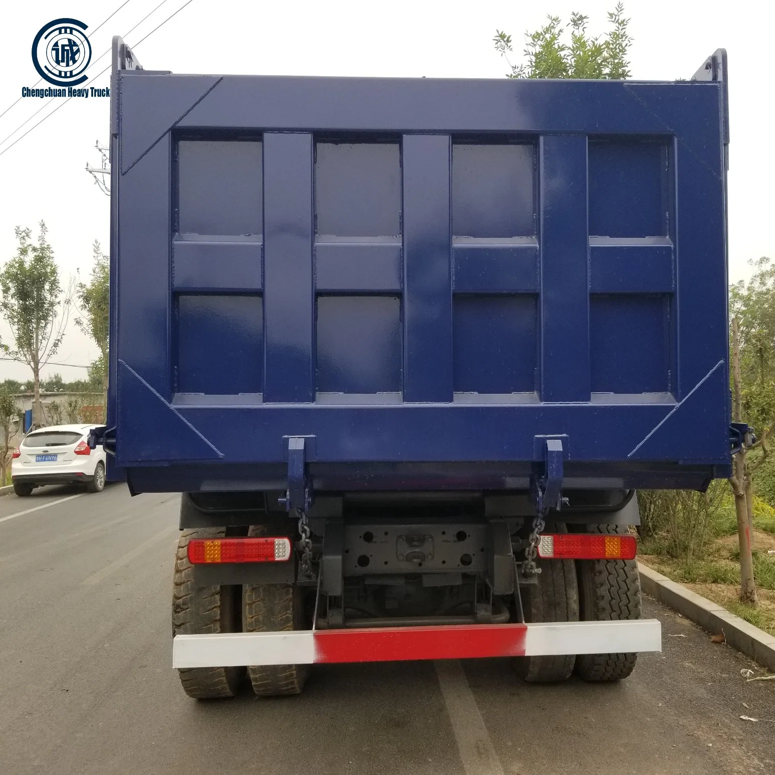 High Cost-Effective 8X4 Used Dump Truck HOWO Sinotruk 12 Tires Market for Africa Good Quality and Best Price