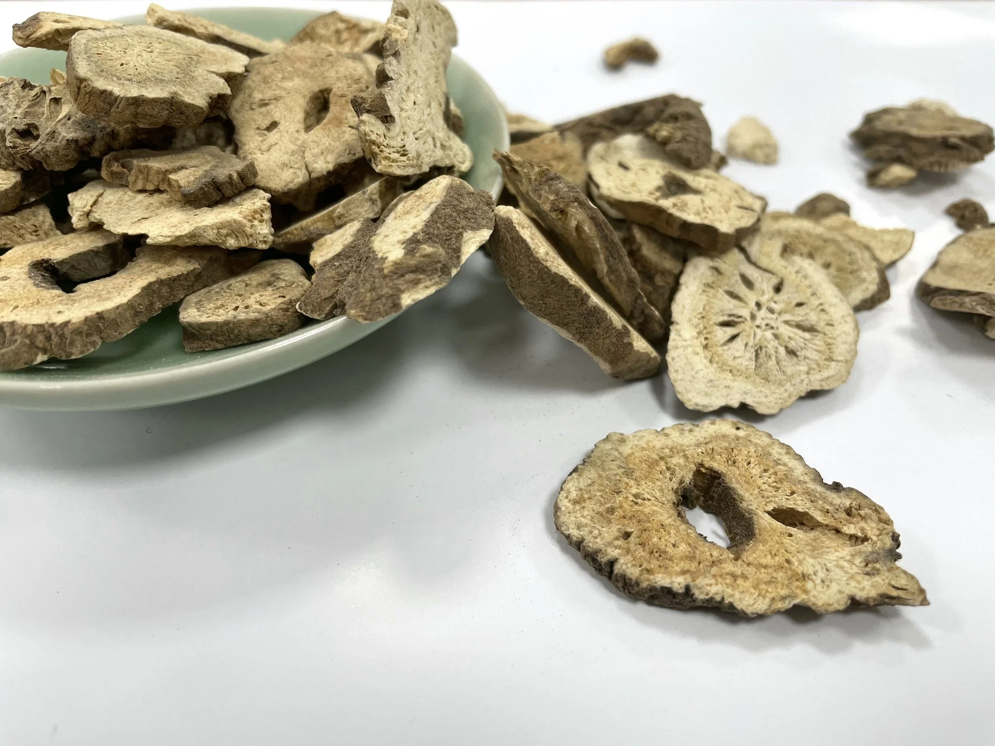 Atractylodis Baizhu Rhizoma Atractylodis Macrocephalae Chinese Supplier Chinese Traditional Herb Medicine Lowering Blood Sugar