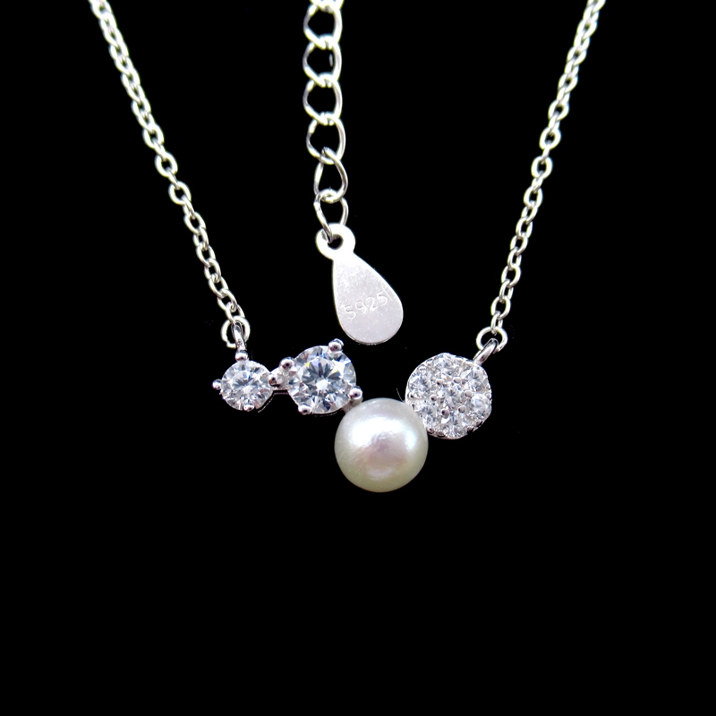 Edgeless Silver Pearl Round Single Pearl Necklace with Heart Shaped