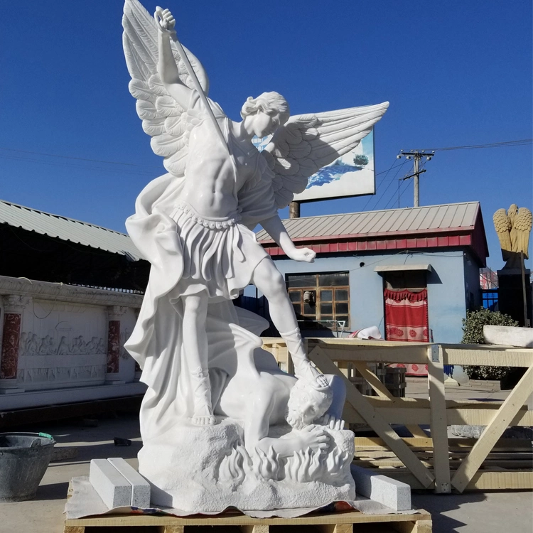 La famosa estatua del Ángel San Miguel Arcángel la estatua de mármol para el exterior