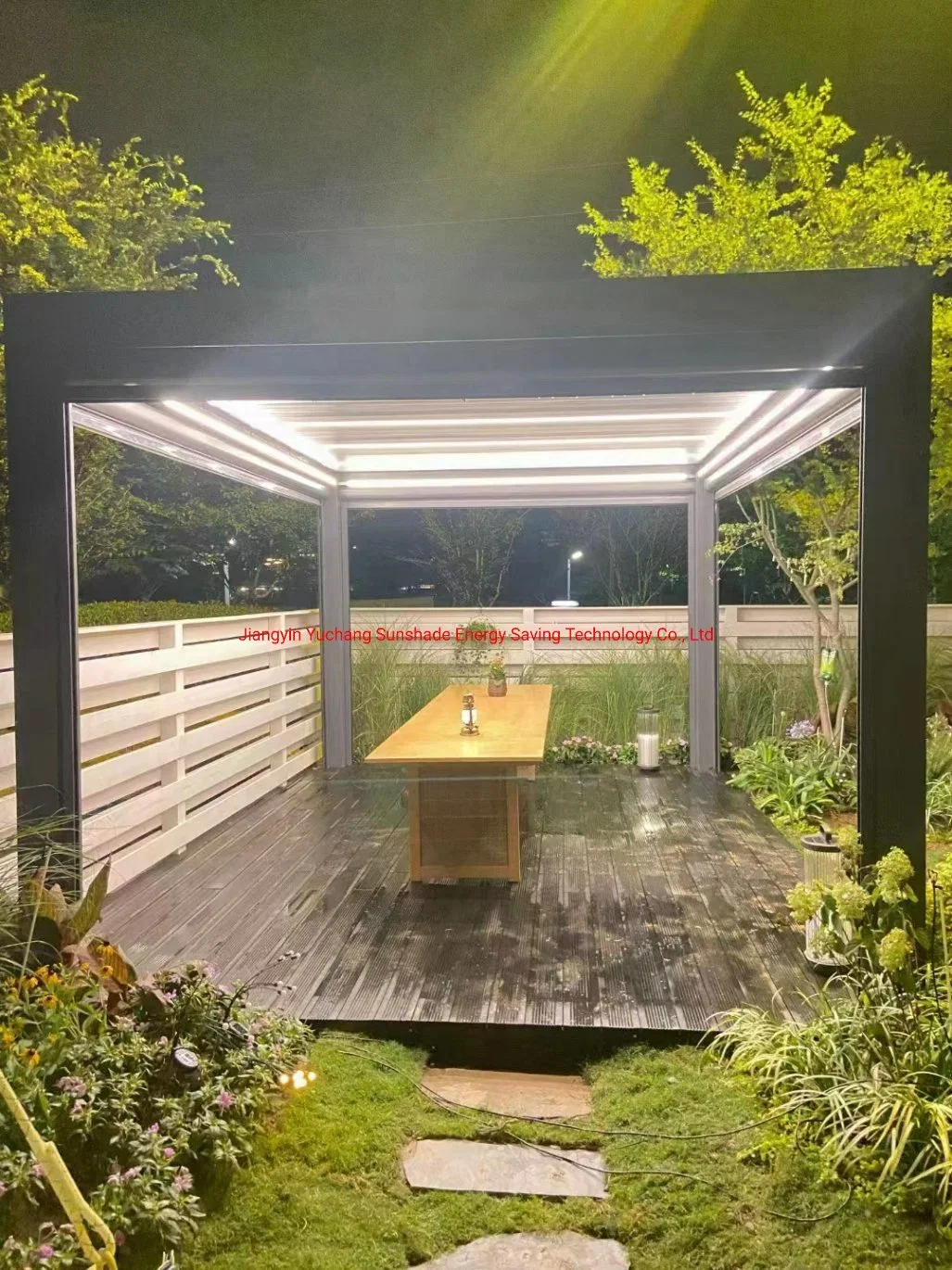 Jardin extérieur toit ventilé automatique permanente Gazebo avec porte en verre d'auvent et de rideaux