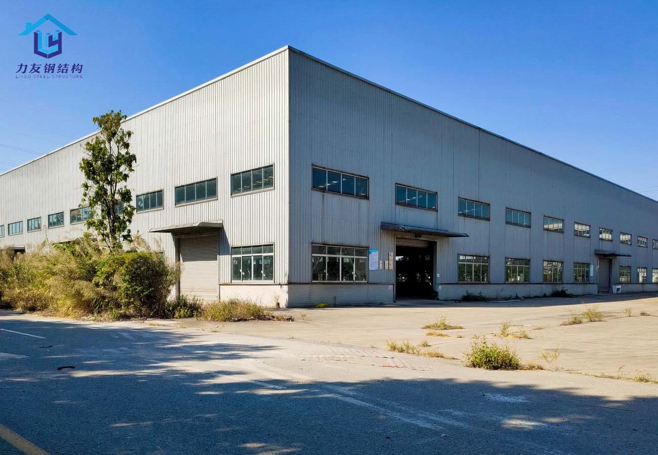 Bâtiment en structure d'acier pour atelier industriel/commercial, usine d'atelier en structure d'acier préfabriquée, entrepôt en structure d'acier/fabrique, usine en structure d'acier.