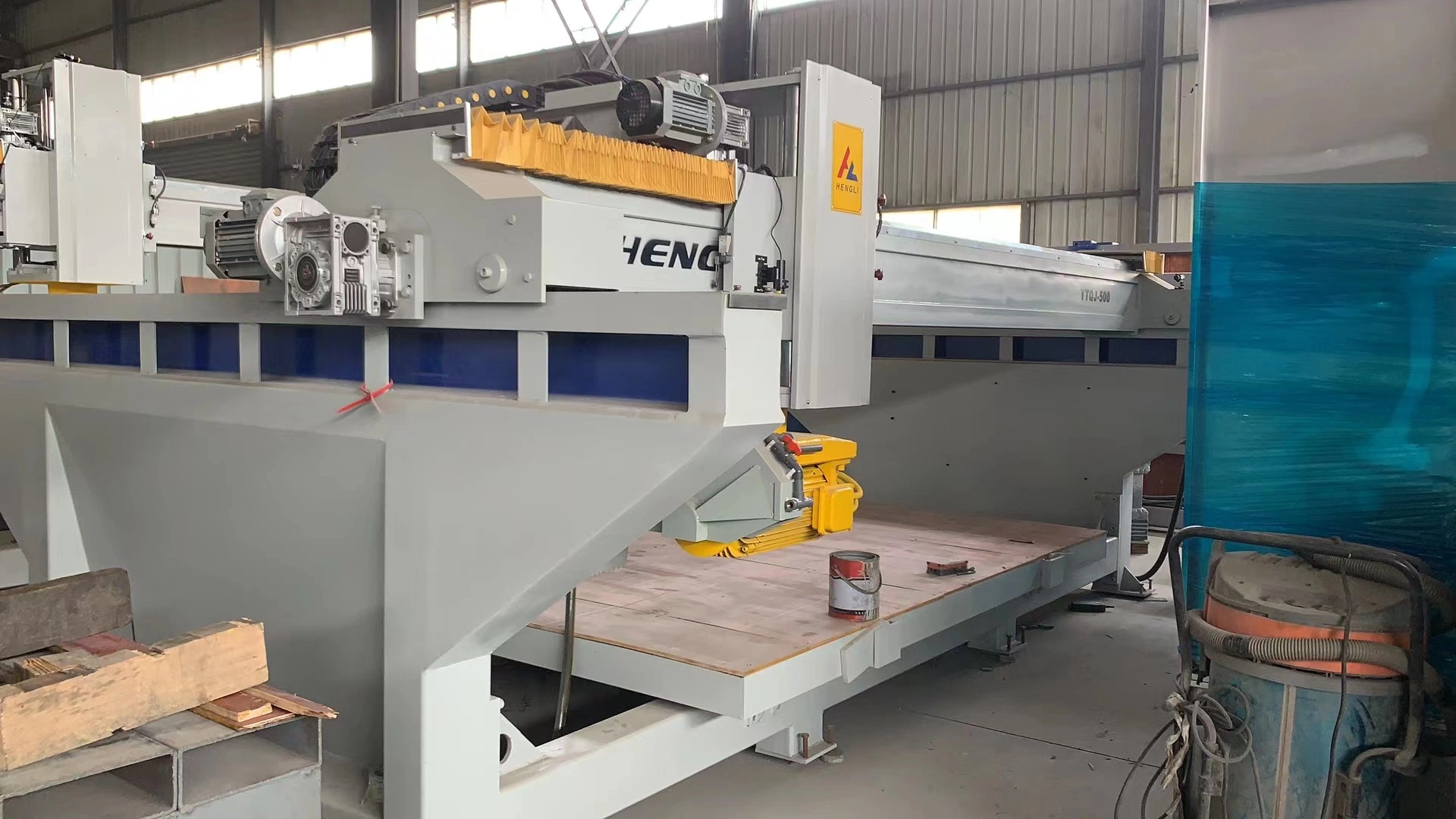 Automatic CNC Stone Cutting Machines Bridge Saw Tilting Head Chamfering Into Slabs