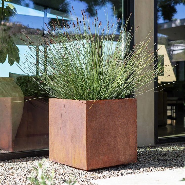 Moderno estilo de vida ao ar livre no pátio da fábrica de tamanho grande de aço corten Flower