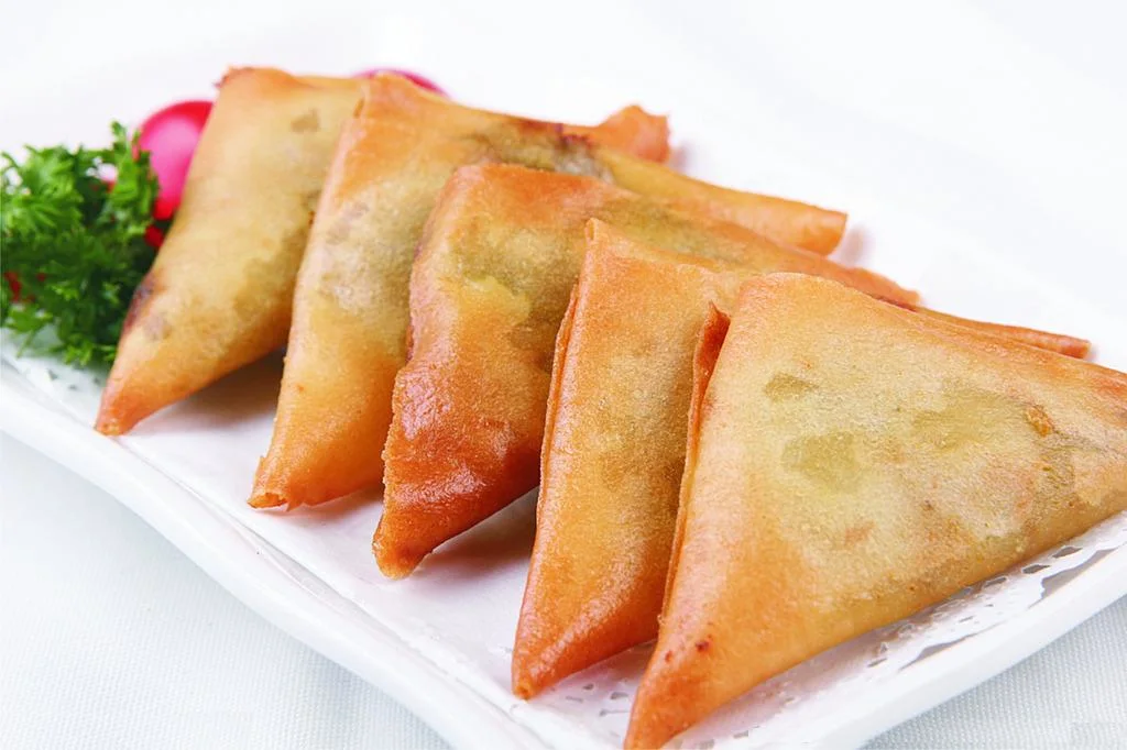 Les rouleaux de printemps de légumes congelés Samosa nourriture chinoise