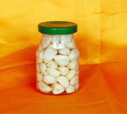 Pickled Garlic in Brine Packed in Glass Jars for Retail