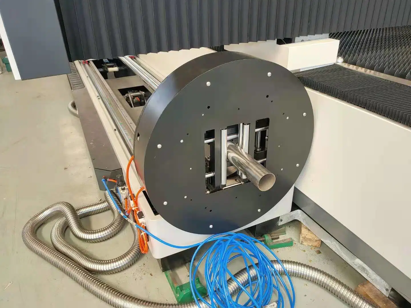 High Precision Light Weight Fiber Laser Cutting Machine with Tube Cutting