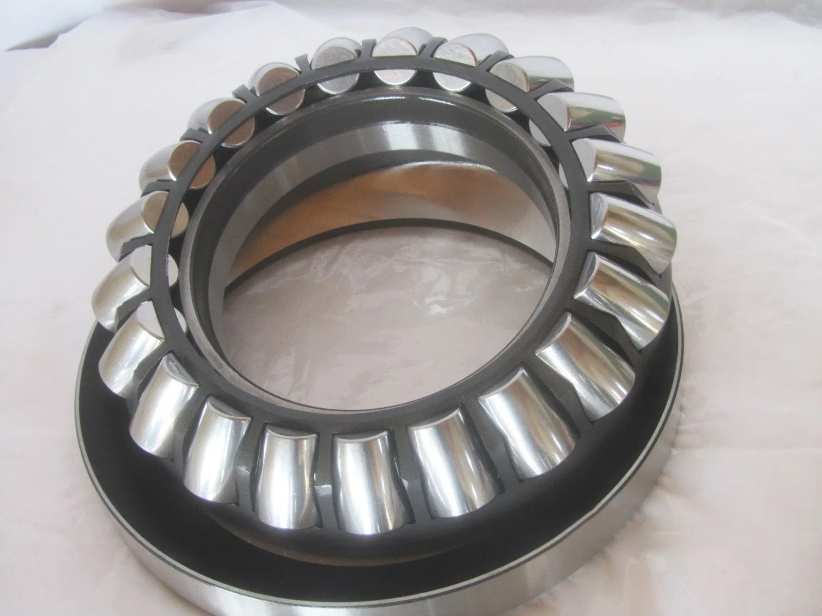 Top Quality Thrust Spherical Roller Bearing 29348 Thrust Roller Bearing