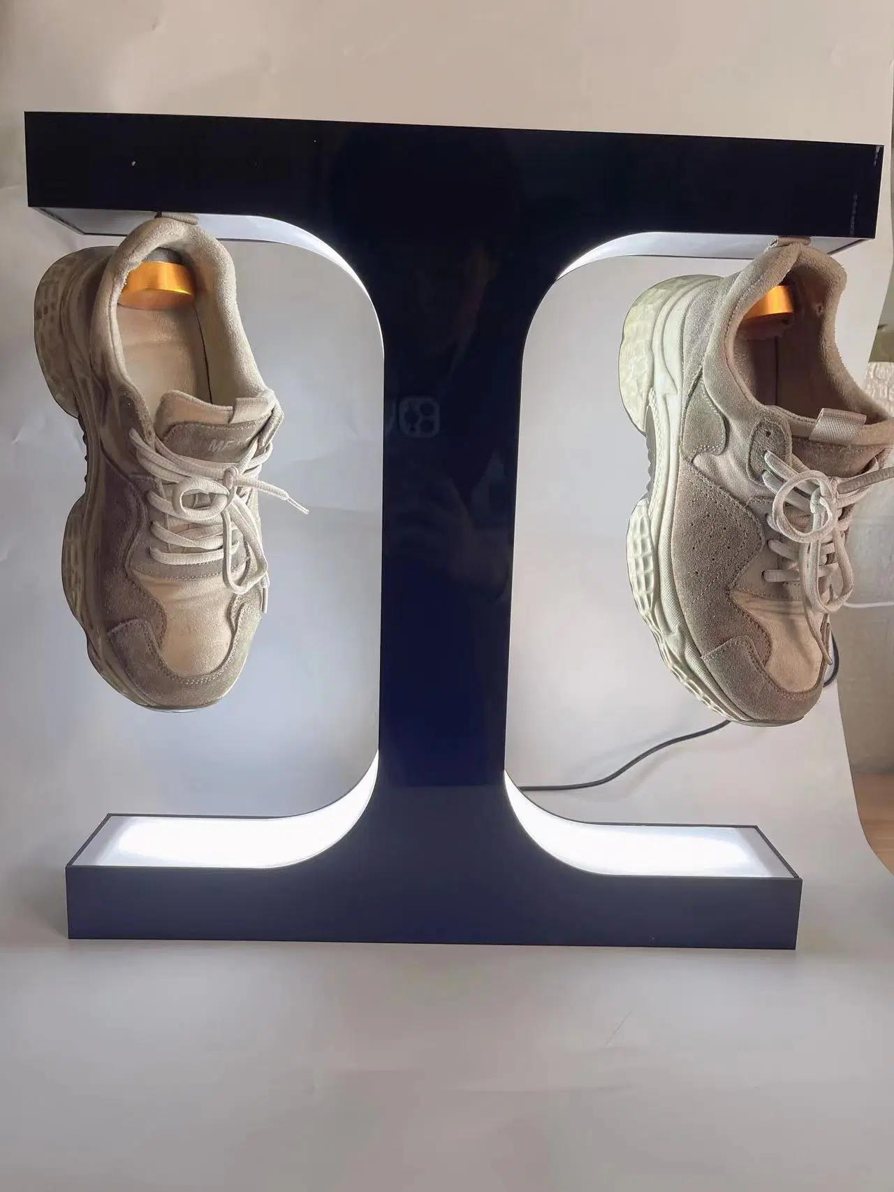 360 Revitación magnética flotante Zapatos Doble Display Rack Para publicidad