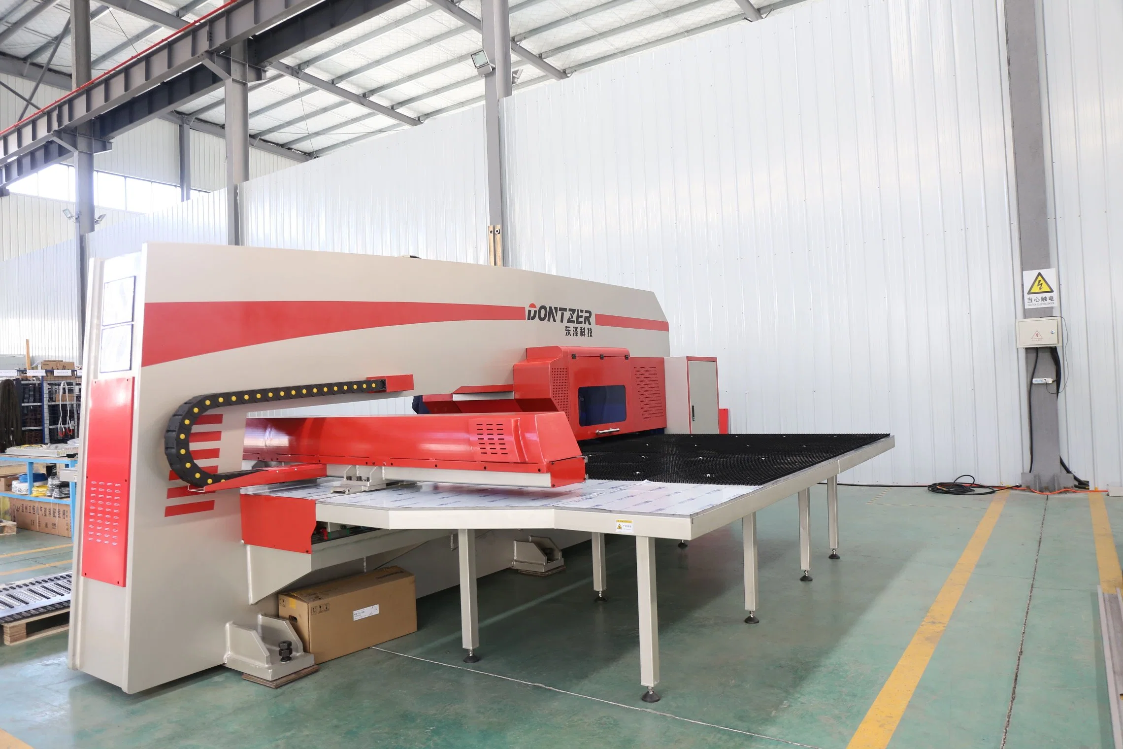 Hydraulic Stamping Power Press Metal Sheet Tube and Plate Machine with Japan Electrical Components Cutting Punching Steel for Shelf and Cabinet