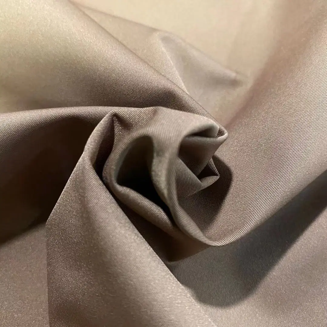 Twill 100%polyester Tissu Anti-Wrinkle T400 pour le coton Manteaux