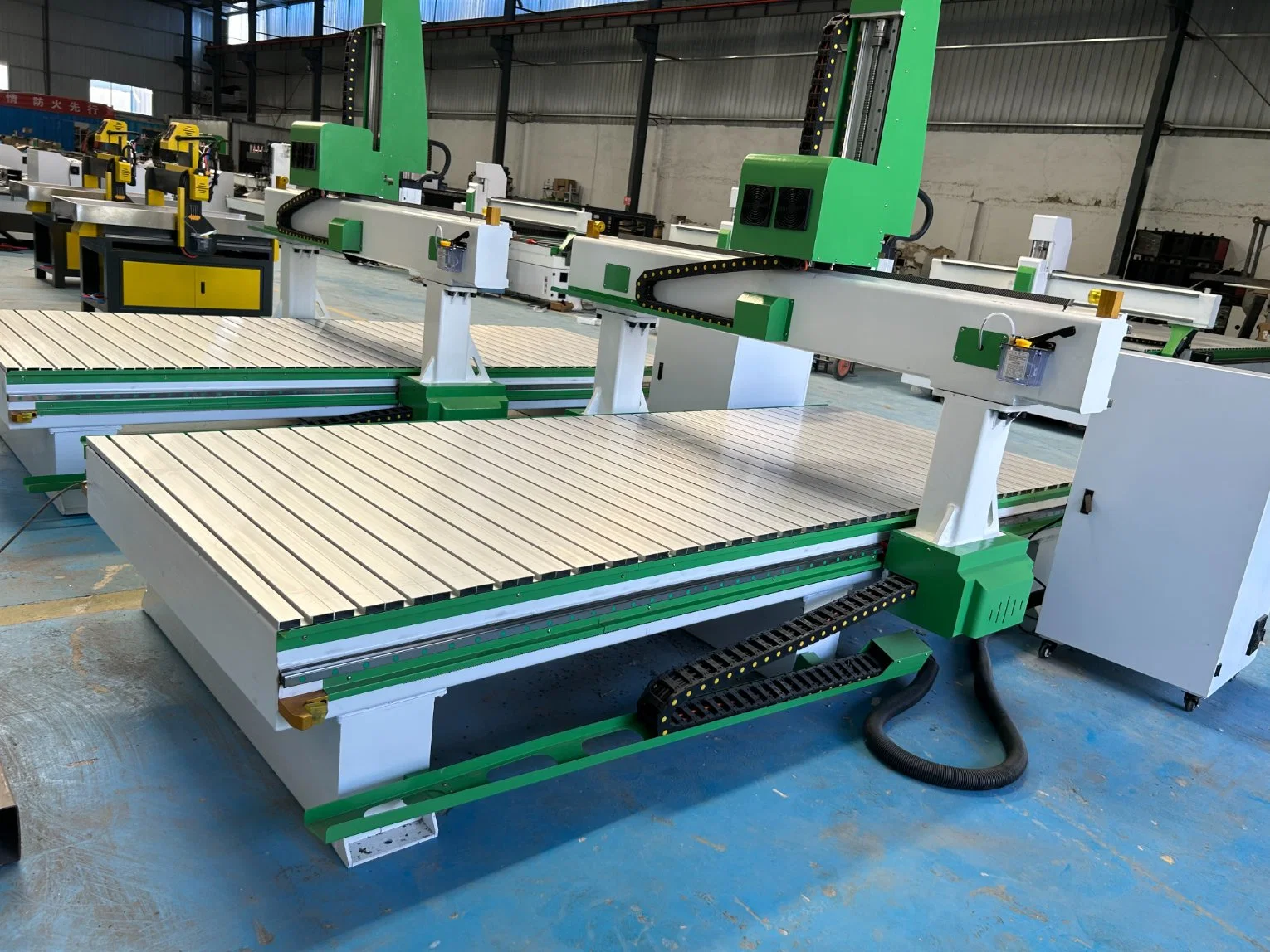 2000x4000mm madeira Máquinas de trabalho Anúncio de 9 kw Hqd cabeça oscilante 10 Ferramentas de madeira do ATC Router CNC para espuma de EVA MDF acrílico armário de mobiliário para entalhar moenda