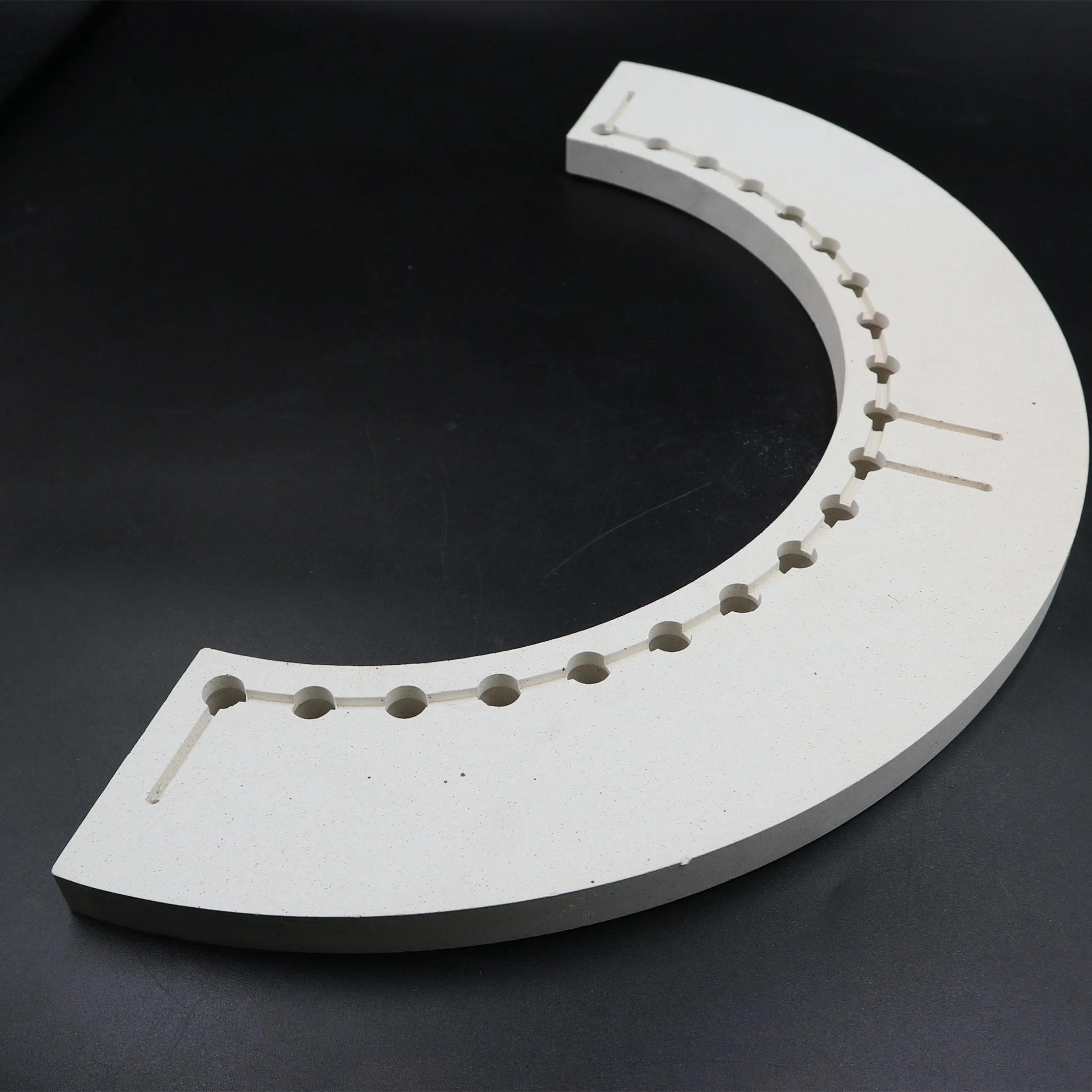 Personalizadas placa cerámica Semi-Ring cordierita Aislante de conductividad de densidad de sustrato cerámico cordierita