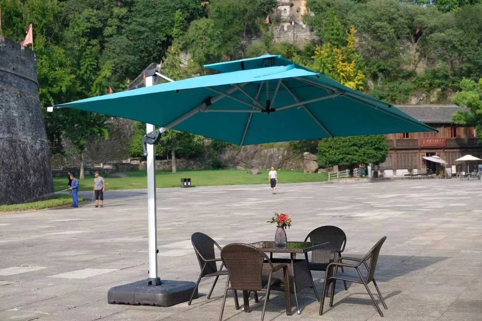 Chine Parasol Professionnel Large Cafe High quality/High cost performance Cantilever Big Resort Umbrella